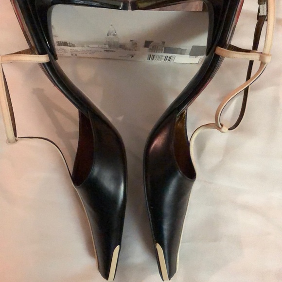 DKNY Black/White Slingback Pump-Size 8 1/2B - Picture 2 of 3